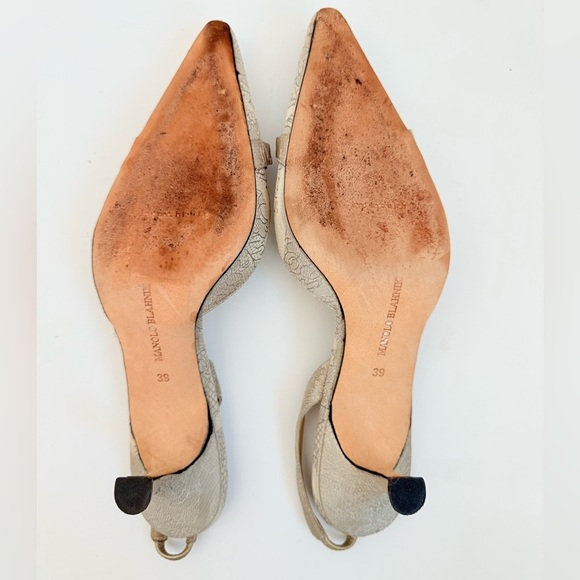 Manolo Blahnik Pale Gold textured floral Rhinestone Carolyn slingback pumps EU39 - Picture 5 of 8